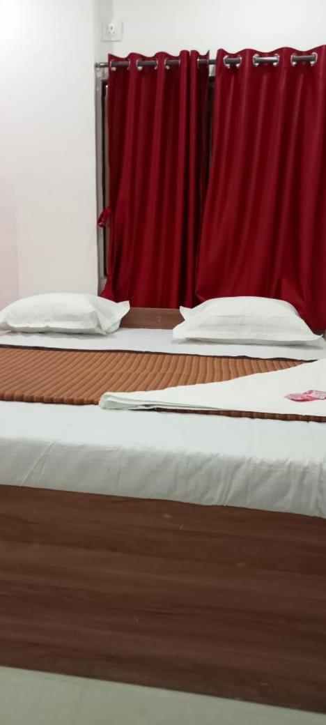Hotel Sai Santosh Shirdi Room photo